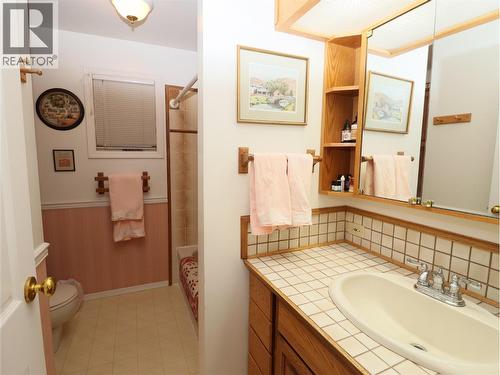 179/173 Chase Road, Christina Lake, BC - Indoor Photo Showing Bathroom