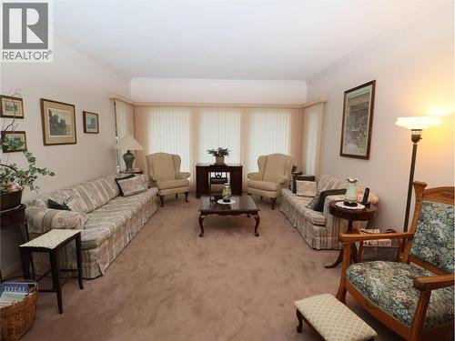 179/173 Chase Road, Christina Lake, BC - Indoor Photo Showing Living Room