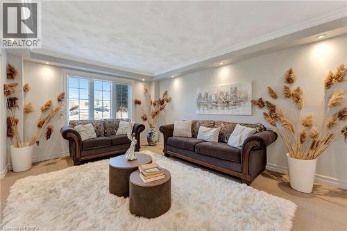 1 Bowen Lane, Brantford, ON - Indoor Photo Showing Living Room