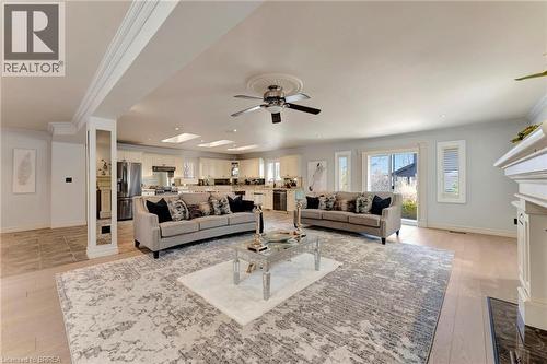 1 Bowen Lane, Brantford, ON - Indoor Photo Showing Living Room