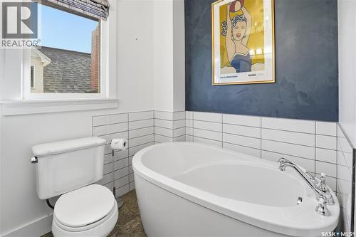 702 Queen Street, Saskatoon, SK - Indoor Photo Showing Bathroom