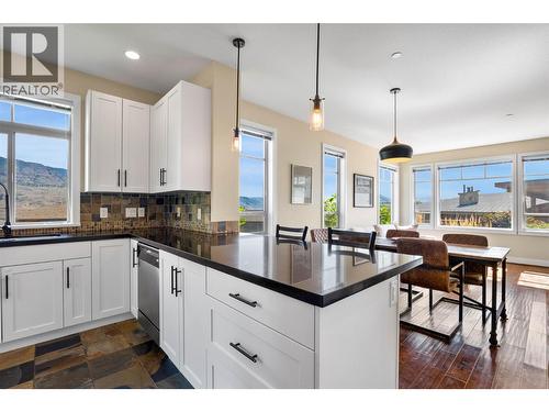 175 Holloway Drive Unit# 49, Kamloops, BC - Indoor Photo Showing Kitchen With Upgraded Kitchen