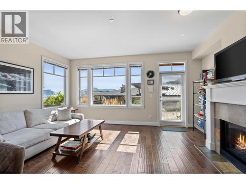 175 Holloway Drive Unit# 49, Kamloops, BC - Indoor Photo Showing Living Room With Fireplace