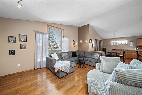 953 Aldgate Rd, Winnipeg, MB 