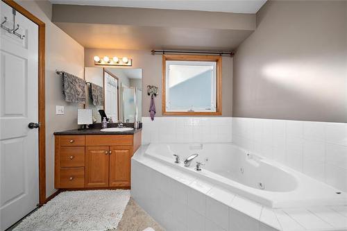 953 Aldgate Rd, Winnipeg, MB 