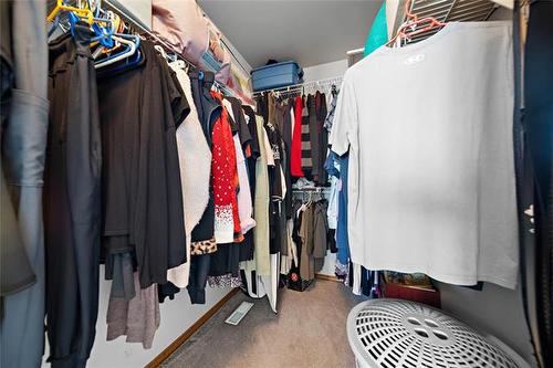 953 Aldgate Rd, Winnipeg, MB 