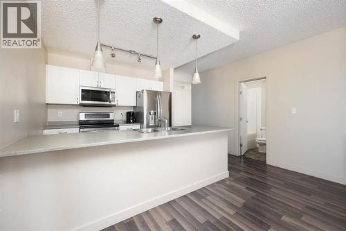 504, 136A Sandpiper Road, Fort Mcmurray, AB - Indoor Photo Showing Kitchen With Upgraded Kitchen