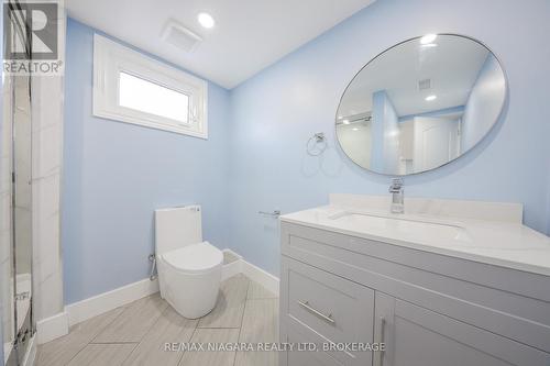 5 Meadowvale Drive, St. Catharines (Lakeport), ON - Indoor Photo Showing Bathroom