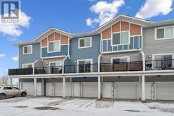 3 Stonehouse Crescent NW  High River, AB T1V 1G1