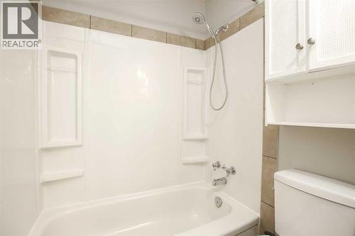 Main Bathroom - 69 Erickson Drive, Red Deer, AB - Indoor Photo Showing Bathroom