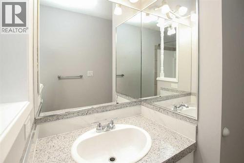 Main Bathroom - 69 Erickson Drive, Red Deer, AB - Indoor Photo Showing Bathroom