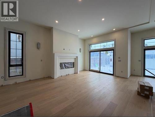 2034 49 Avenue Sw, Calgary, AB - Indoor With Fireplace