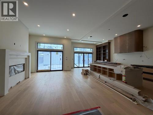 2034 49 Avenue Sw, Calgary, AB - Indoor With Fireplace