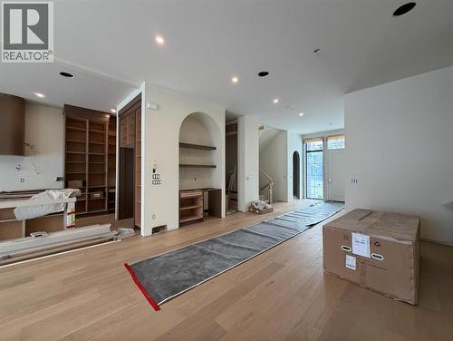 2034 49 Avenue Sw, Calgary, AB - Indoor