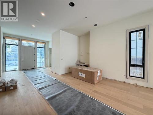 2034 49 Avenue Sw, Calgary, AB - Indoor Photo Showing Other Room