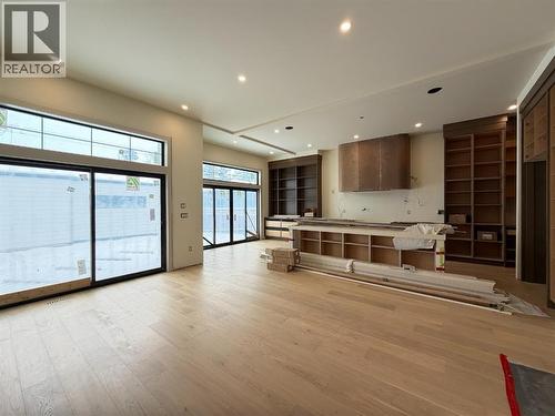 2034 49 Avenue Sw, Calgary, AB - Indoor Photo Showing Other Room