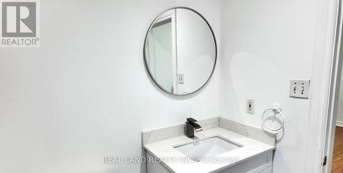 132 Edgecroft Road, Toronto, ON - Indoor Photo Showing Bathroom
