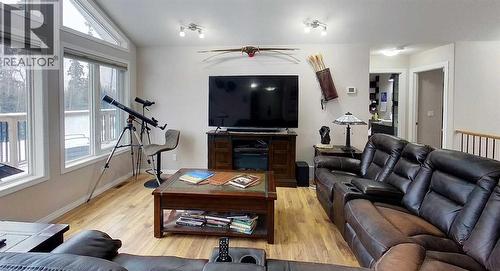 54003A Range Road 175, Rural Yellowhead County, AB - Indoor Photo Showing Living Room
