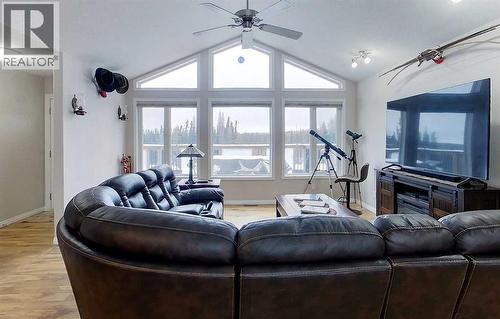 54003A Range Road 175, Rural Yellowhead County, AB - Indoor Photo Showing Living Room