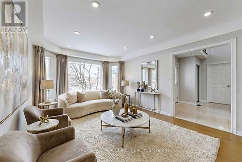 186 Marsi Road, Richmond Hill, ON - Indoor Photo Showing Living Room