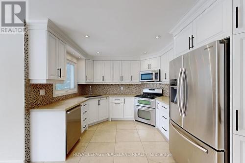 186 Marsi Road, Richmond Hill, ON - Indoor Photo Showing Kitchen With Upgraded Kitchen