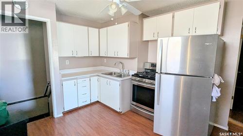 147 Ross Crescent, Saskatoon, SK - Indoor Photo Showing Kitchen With Double Sink