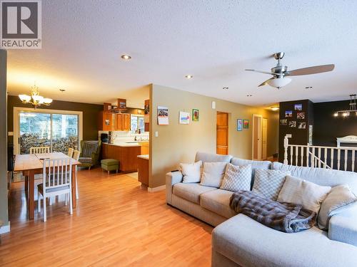 1282 Omega Road, Quesnel, BC - Indoor Photo Showing Living Room