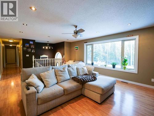 1282 Omega Road, Quesnel, BC - Indoor Photo Showing Living Room