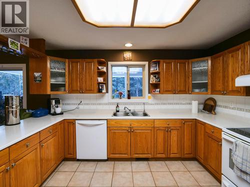1282 Omega Road, Quesnel, BC - Indoor Photo Showing Kitchen With Double Sink