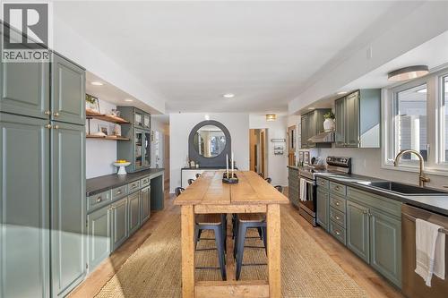 5328 Mandaumin Road, Plympton-Wyoming, ON - Indoor Photo Showing Kitchen With Upgraded Kitchen