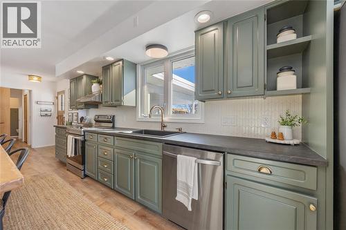 5328 Mandaumin Road, Plympton-Wyoming, ON - Indoor Photo Showing Kitchen