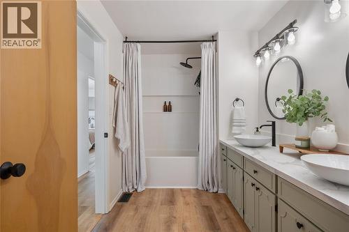 5328 Mandaumin Road, Plympton-Wyoming, ON - Indoor Photo Showing Bathroom