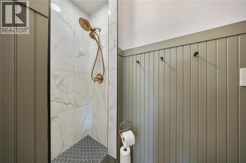 5328 Mandaumin Road, Plympton-Wyoming, ON - Indoor Photo Showing Bathroom