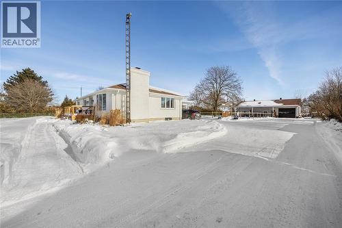 5328 Mandaumin Road, Plympton-Wyoming, ON - Outdoor