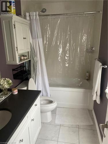 Full bath with vanity and shower / tub combo - 229 Pine Glen Crescent, Kitchener, ON - Indoor Photo Showing Bathroom