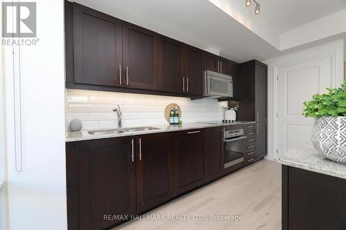 611 - 1 Bedford Road, Toronto, ON - Indoor Photo Showing Kitchen With Double Sink
