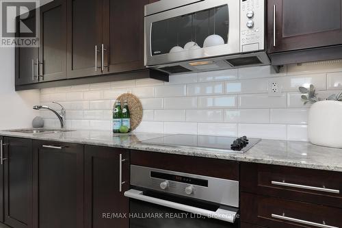 611 - 1 Bedford Road, Toronto, ON - Indoor Photo Showing Kitchen With Upgraded Kitchen