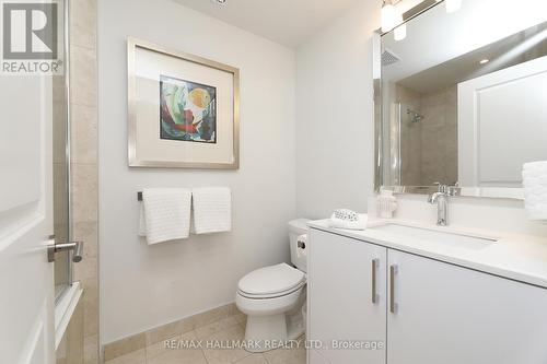 611 - 1 Bedford Road, Toronto, ON - Indoor Photo Showing Bathroom