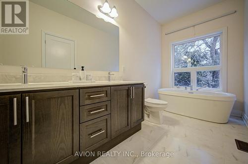 42 Causland Lane, Richmond Hill, ON - Indoor Photo Showing Bathroom