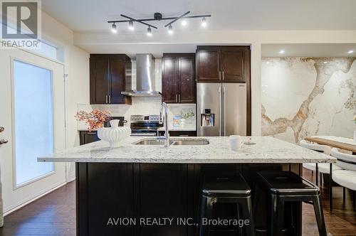 42 Causland Lane, Richmond Hill, ON - Indoor Photo Showing Kitchen With Double Sink With Upgraded Kitchen
