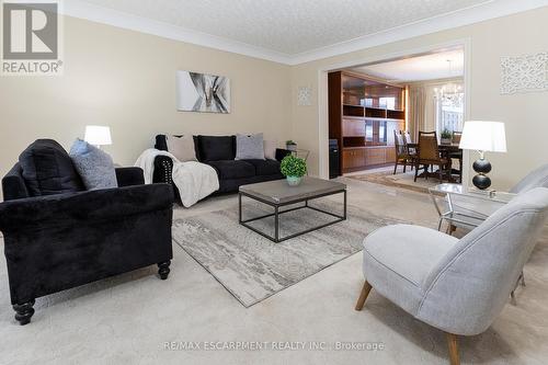 6005 Mountaingate Drive, Niagara Falls, ON - Indoor Photo Showing Living Room