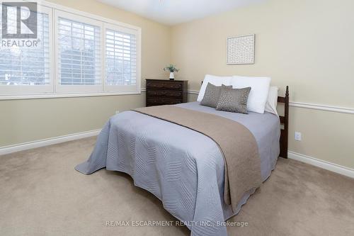6005 Mountaingate Drive, Niagara Falls, ON - Indoor Photo Showing Bedroom