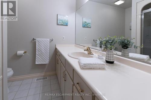 6005 Mountaingate Drive, Niagara Falls, ON - Indoor Photo Showing Bathroom