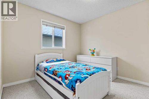 176 Cougar Ridge Circle Sw, Calgary, AB - Indoor Photo Showing Bedroom