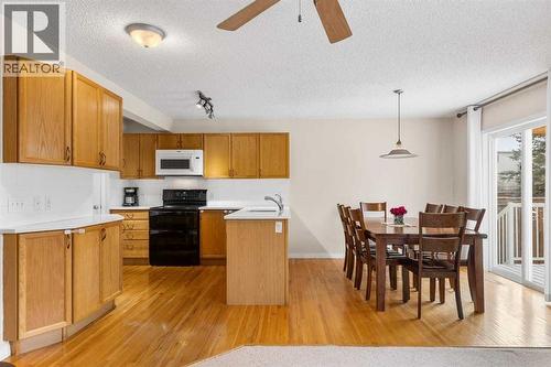 176 Cougar Ridge Circle Sw, Calgary, AB - Indoor Photo Showing Kitchen