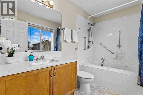 176 Cougar Ridge Circle Sw, Calgary, AB - Indoor Photo Showing Bathroom