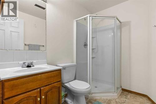 176 Cougar Ridge Circle Sw, Calgary, AB - Indoor Photo Showing Bathroom