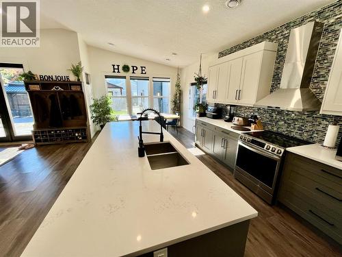 731 Parksville Street, Sicamous, BC - Indoor Photo Showing Kitchen