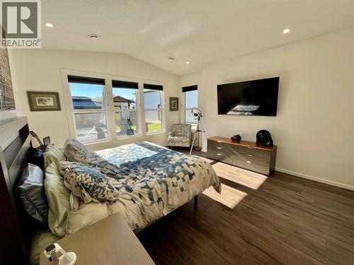 731 Parksville Street, Sicamous, BC - Indoor Photo Showing Bedroom