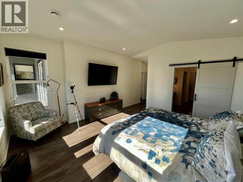 731 Parksville Street, Sicamous, BC - Indoor Photo Showing Bedroom